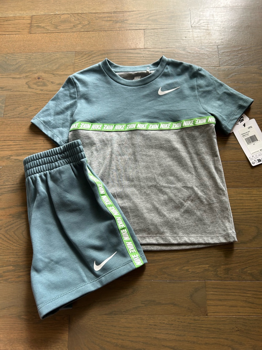 NWT Nike Toddler Set size 4T